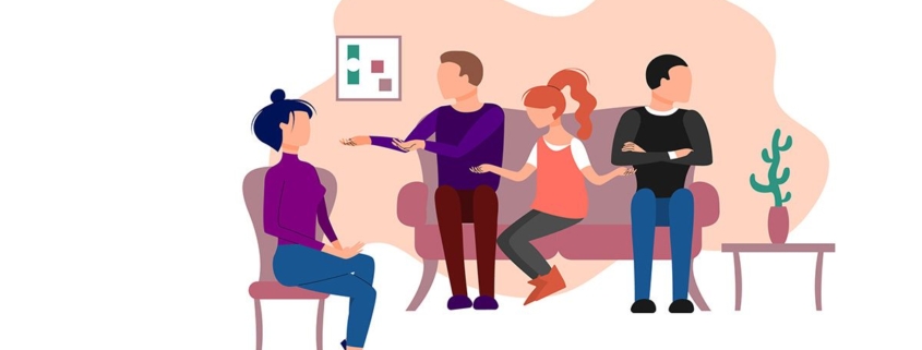 Drei Geschwister sitzen auf dem Sofa und eine auf einem Stuhl und streiten über das Erbe | Erbengemeinschaft