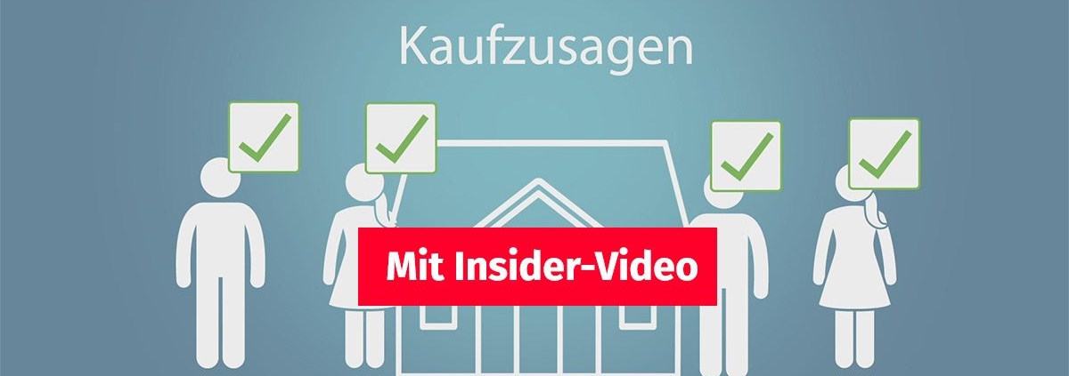 Vier Kaufinteressenten stehen um eine Immobilie und geben eine Kaufzusage ab | Bieterverfahren