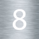 Auf einer Metallplakette mit 4 Schrauben steht eine weiße 8 | Immobilie im All