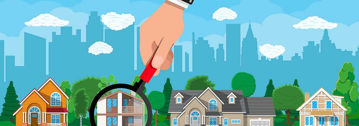 Illustration: eine übergroße Hand kommt aus dem oberen Bildrand und hält eine Lupe auf ein Einfamilienhaus, im Hintergrund befindet sich die Silhouette einer Großstadt | Immobilie finden 2024
