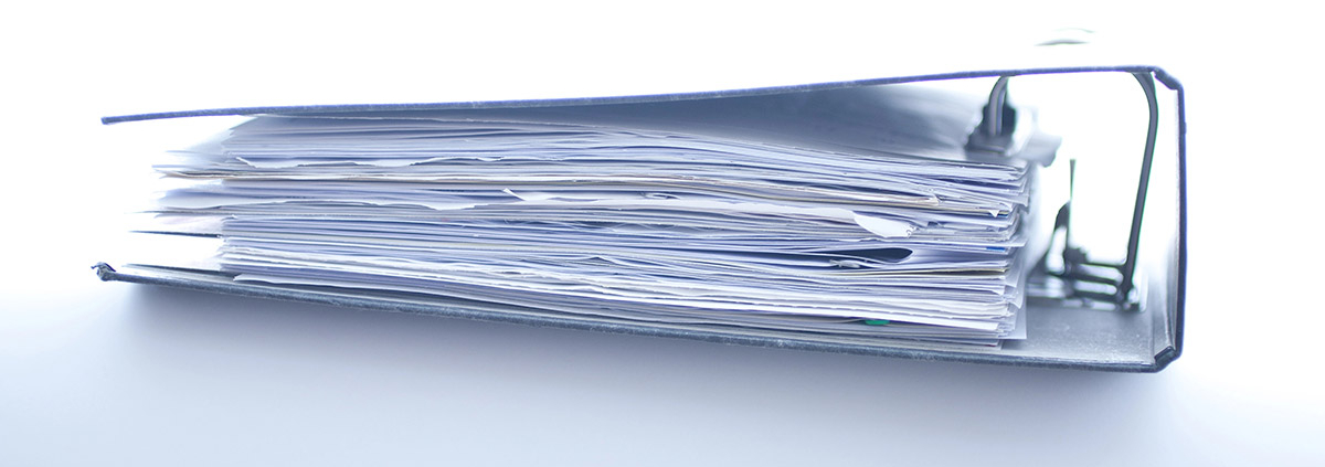 Ein Ordner mit relevanten Unterlagen für das Immobilienerbe und den Immobilienverkauf | Erbimmobilie